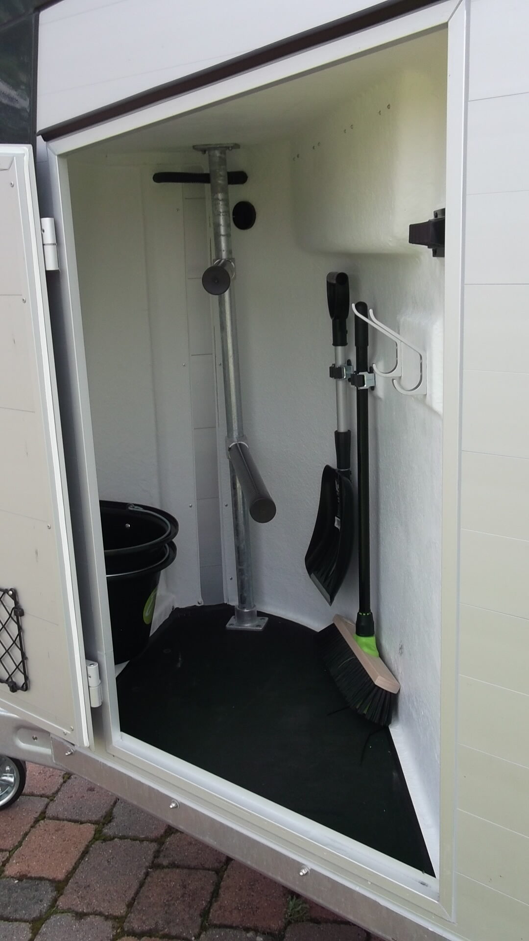 Pferdeanhänger, Careliner-Alu, 2.400 kg (Panoramascheibe) – Bild 6