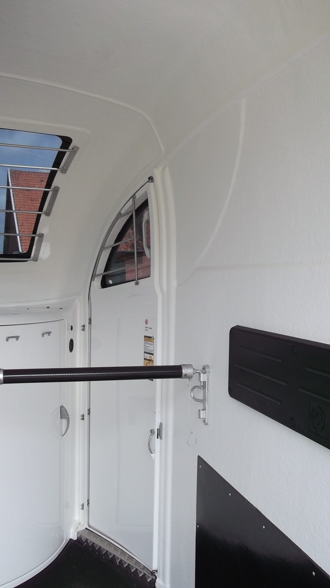 Pferdeanhänger, Careliner-L, 2.500 kg (viel Sonderzubehör) – Bild 12