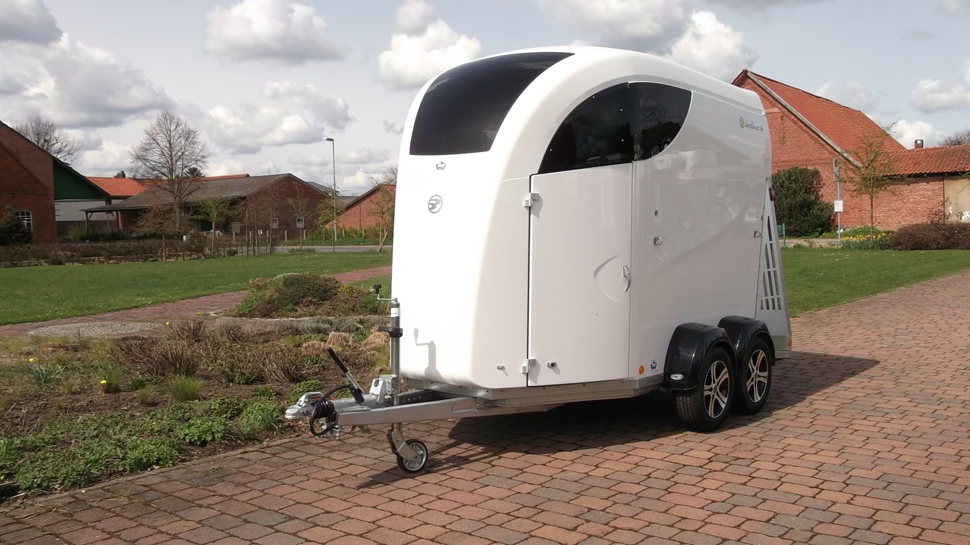 Pferdeanhänger, Careliner-M, 2.400 kg (Panoramascheibe, 3. Bremsleuchte LED)