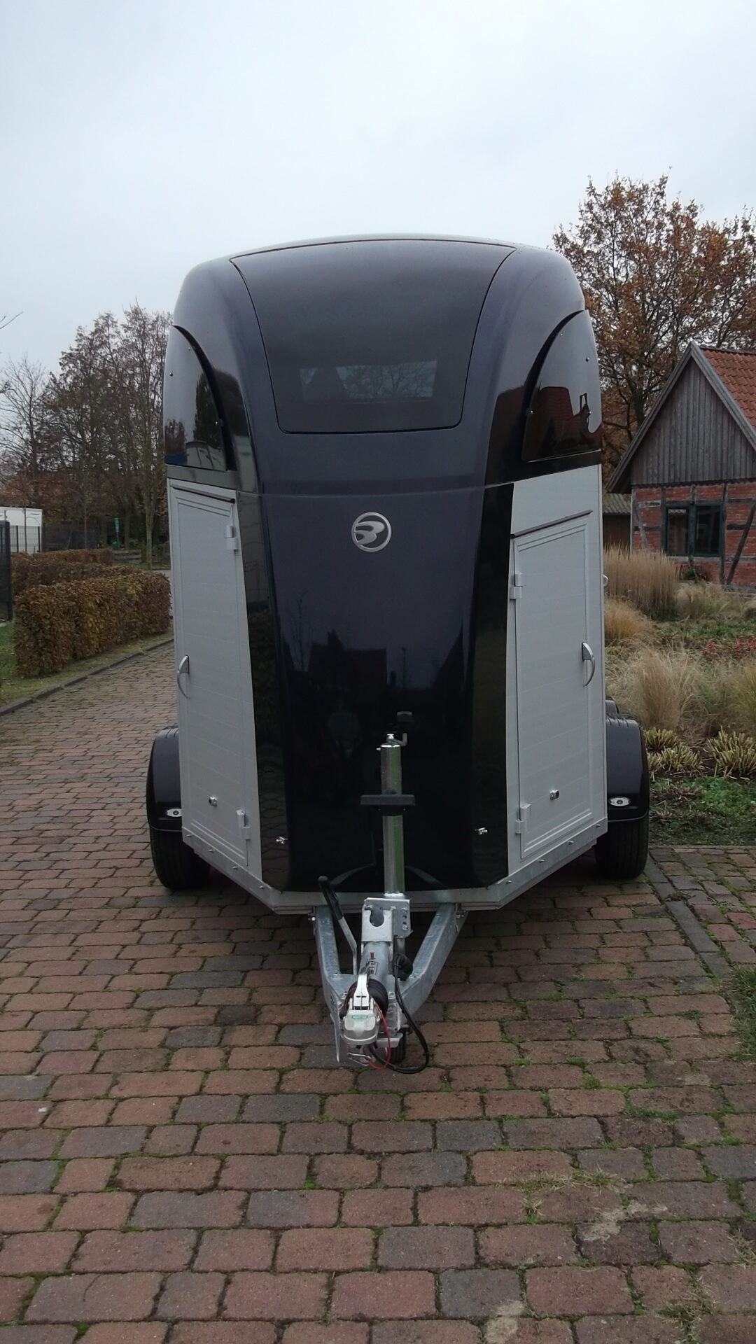Pferdeanhänger, Careliner-Alu, 2.400 kg (Polyesterhaube und Bug Ocean metallic) – Bild 2