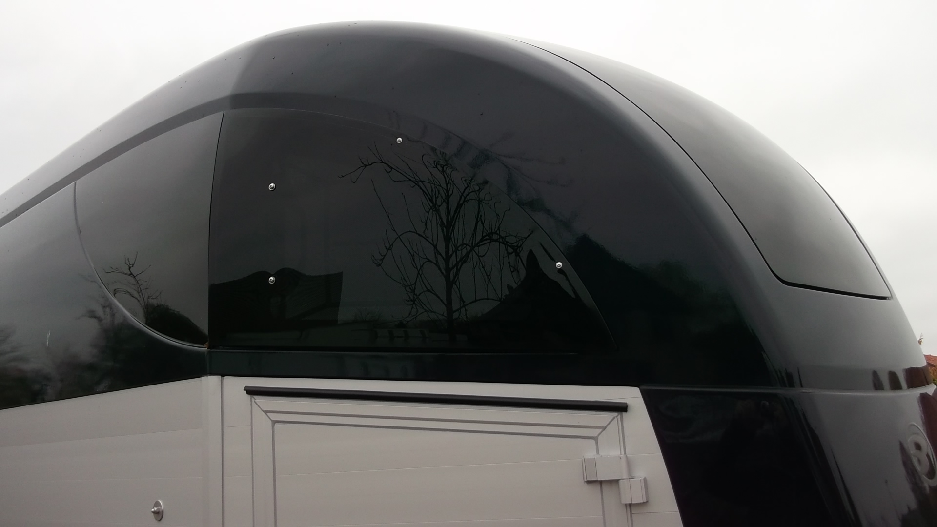 Pferdeanhänger, Careliner-Alu, 2.400 kg (Polyesterhaube und Bug Ocean metallic) – Bild 12