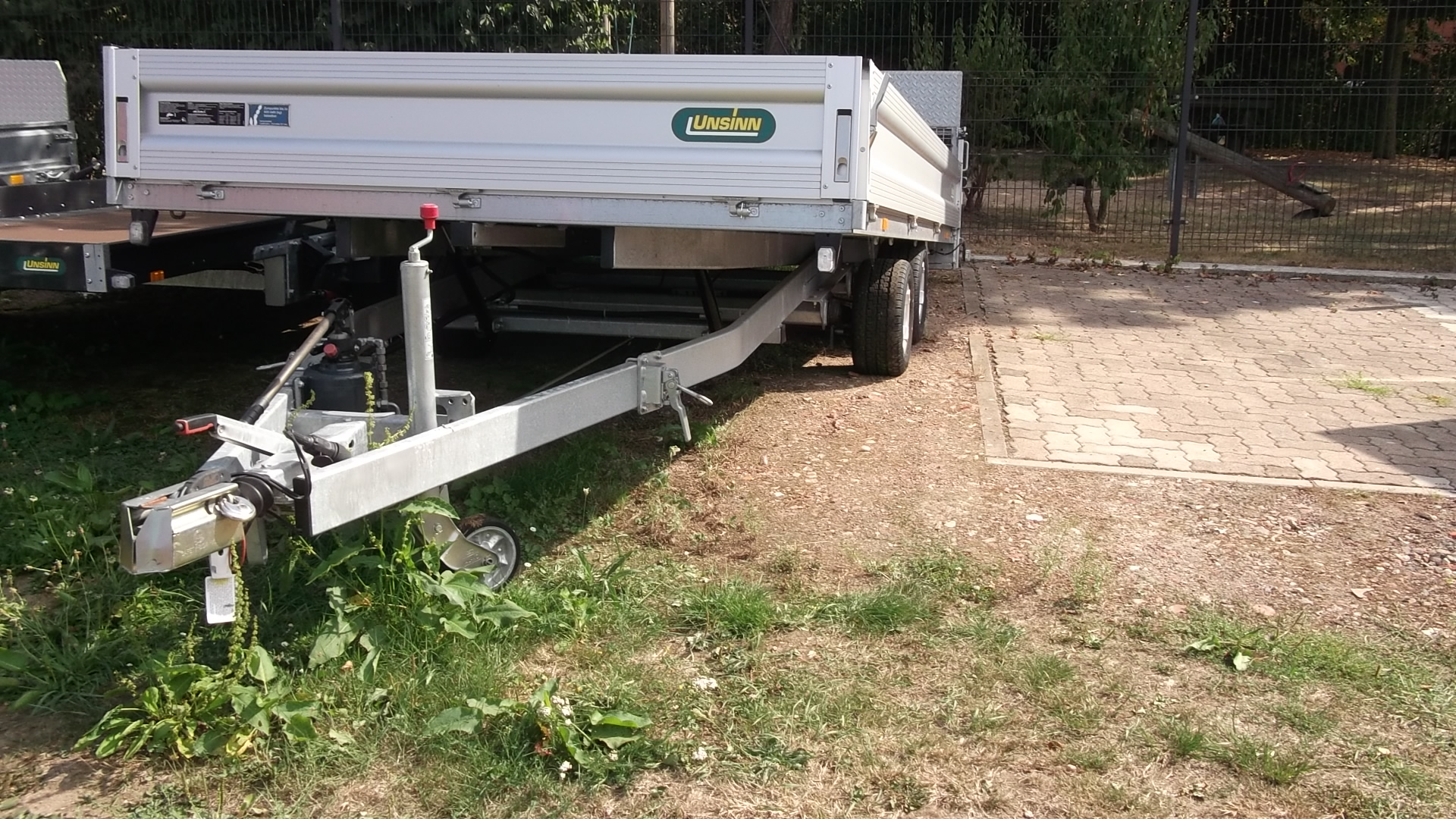 Pritsche kippbare Ladefläche Typ UM 3042-10-2040, 3.000 kg