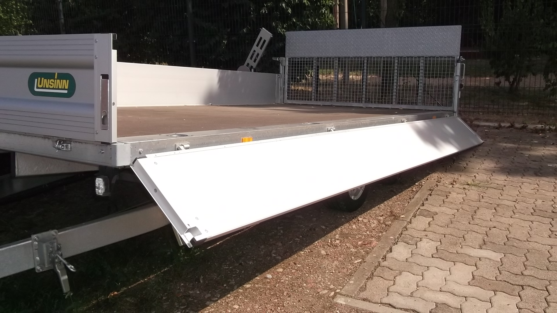 Pritsche kippbare Ladefläche Typ UM 3042-10-2040, 3.000 kg – Bild 2