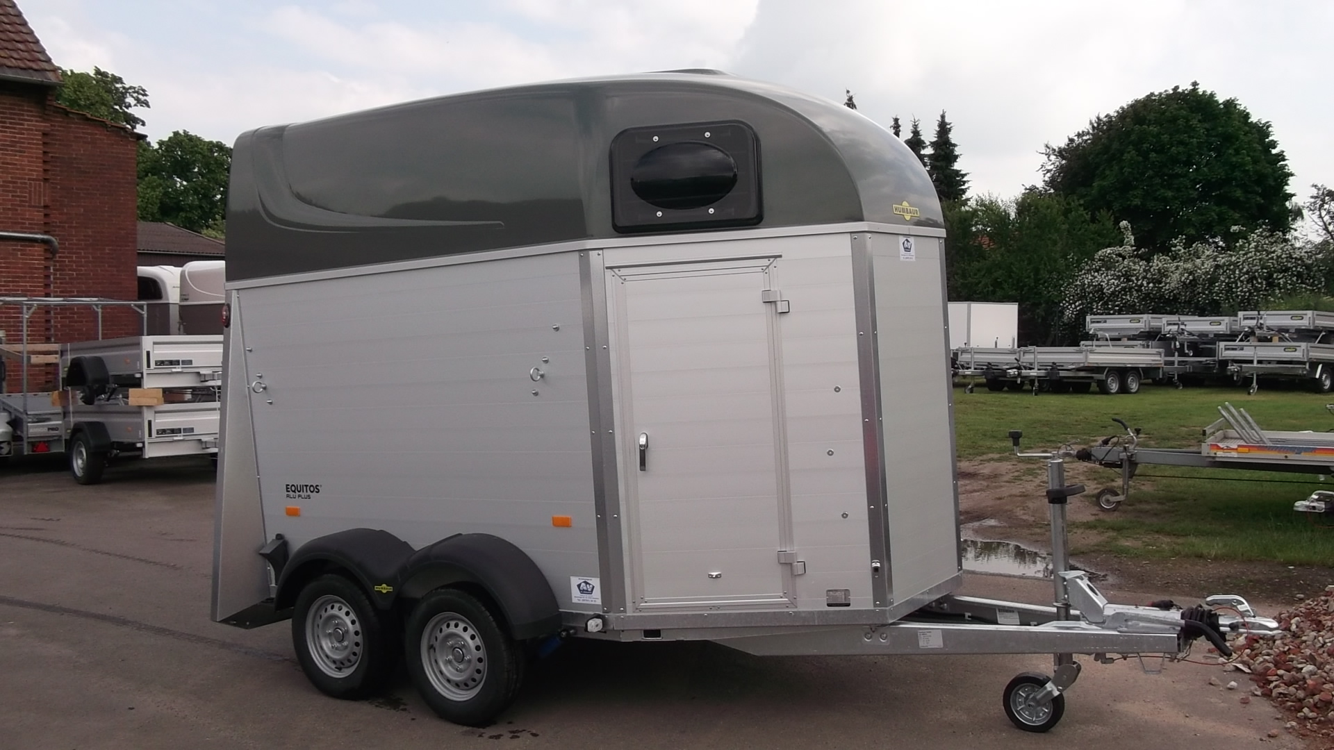 Pferdetransportanhänger Humbaur Equitos Alu Plus 2.000 kg (mit Sattelkammer)