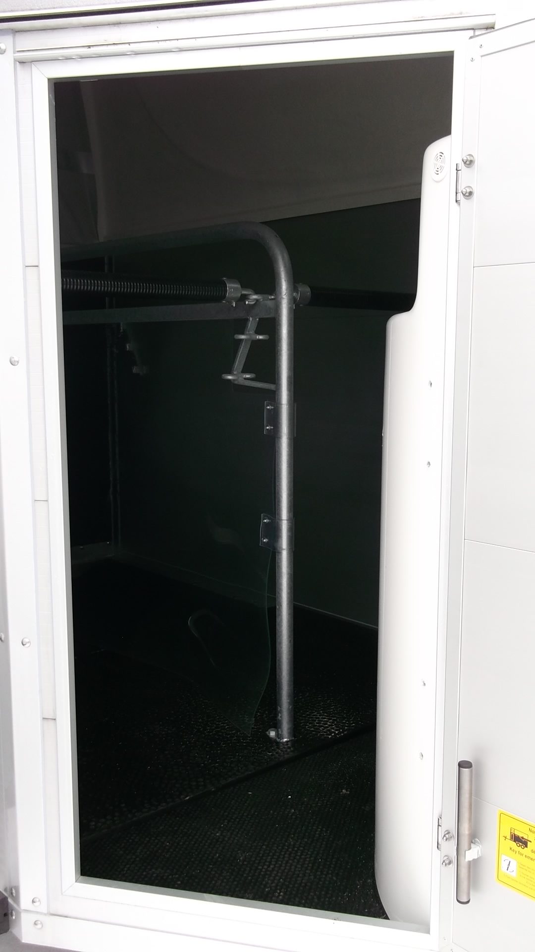 Pferdetransportanhänger MW Meyer Oklahoma Alissimo 2.500 kg (mit Sattelkammer Groß) – Bild 3