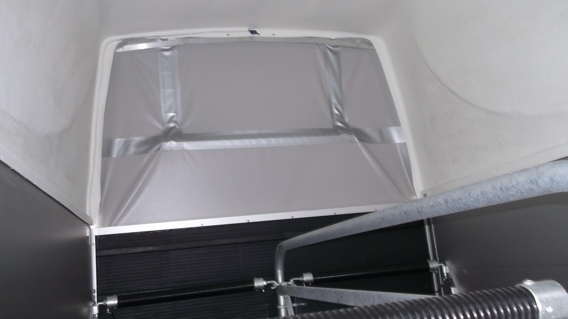 Pferdetransportanhänger MW Meyer Oklahoma Alissimo 2.500 kg (mit Sattelkammer Groß) – Bild 4