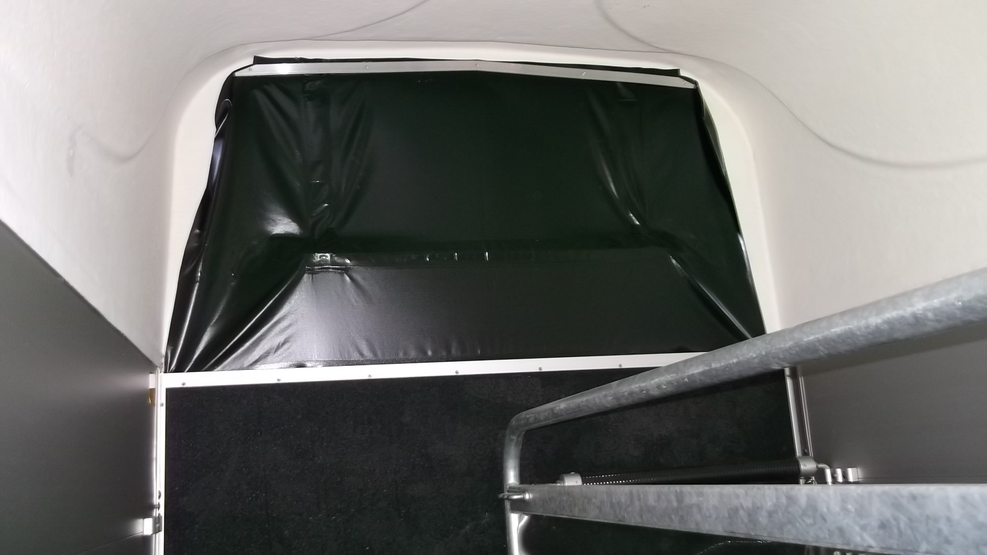 Pferdetransportanhänger MW Meyer Arizona Alu 2.000 kg (mit Boxenstangenhaltern) (Kopie) – Bild 7