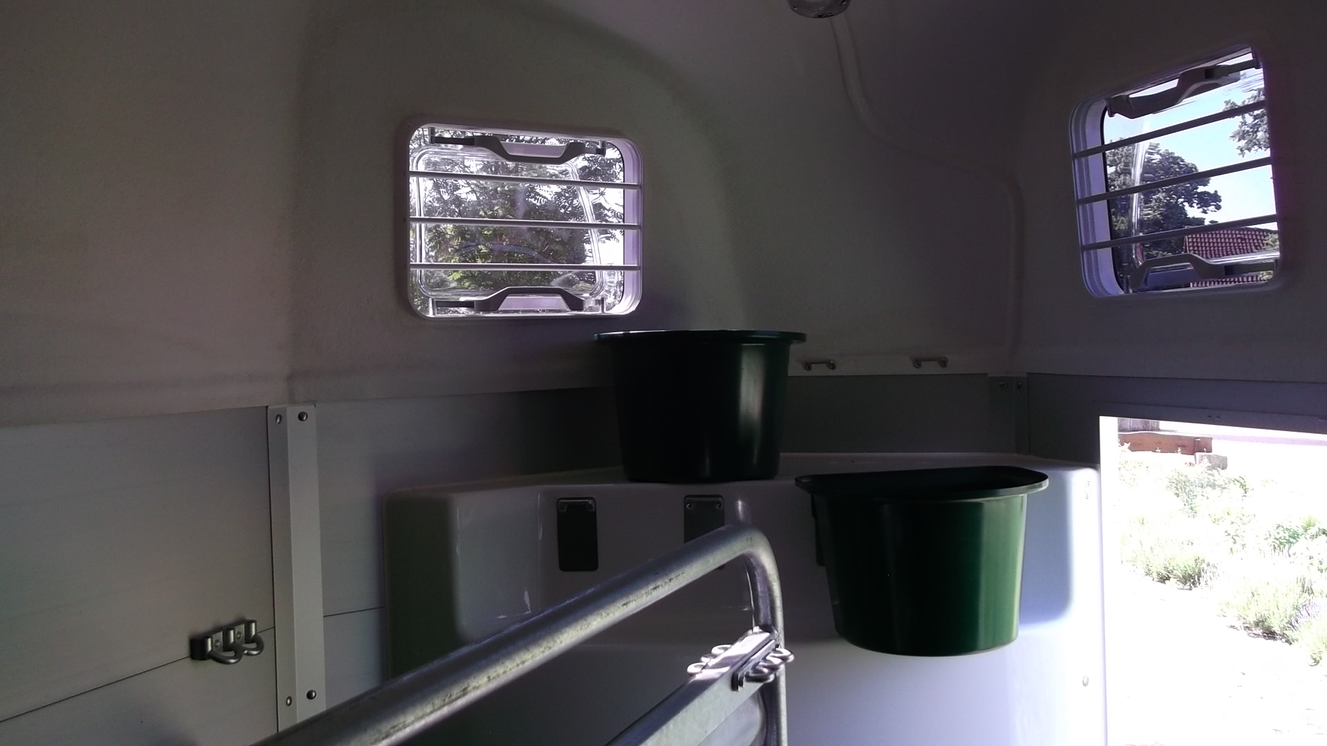 Pferdetransportanhänger MW Meyer Arizona Alu 2.000 kg (mit Boxenstangenhaltern) (Kopie) – Bild 8
