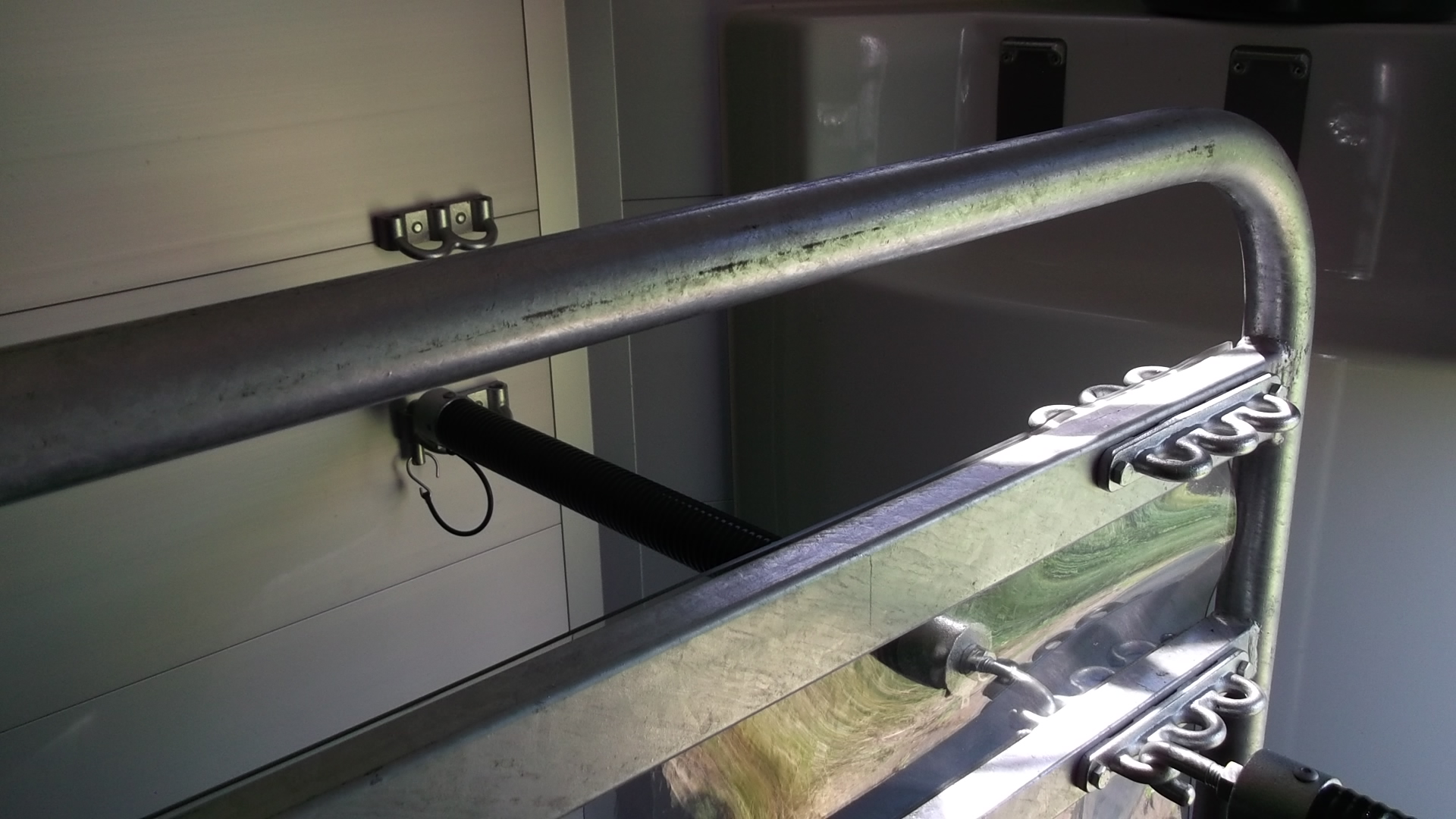 Pferdetransportanhänger MW Meyer Arizona Alu 2.000 kg (mit Boxenstangenhaltern) (Kopie) – Bild 9