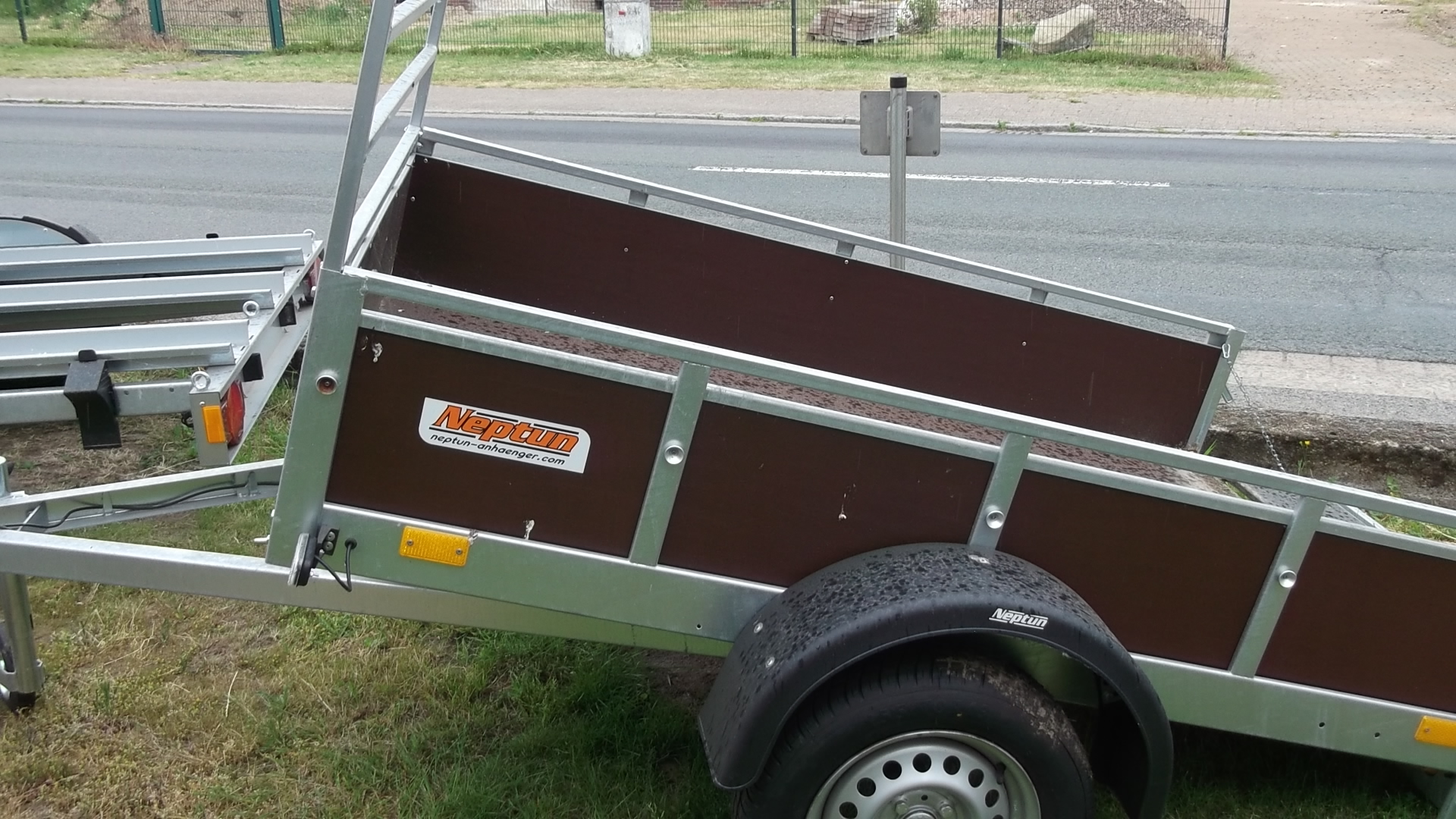 Neptun Trailwood 1-Achser-Kastenanhänger/Tieflader, Kippanhänger 750 kg – Bild 5