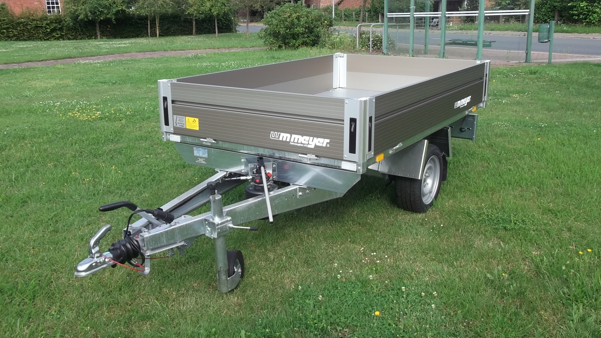 1-Achser-Rückwärtskipper/Hochlader, WM Meyer, 13"-Bereifung, 1.500 kg (mit Handpumpe)